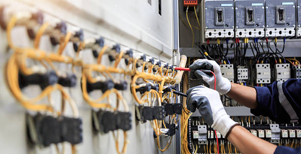Professional Electrician technician working in Warrior, AL